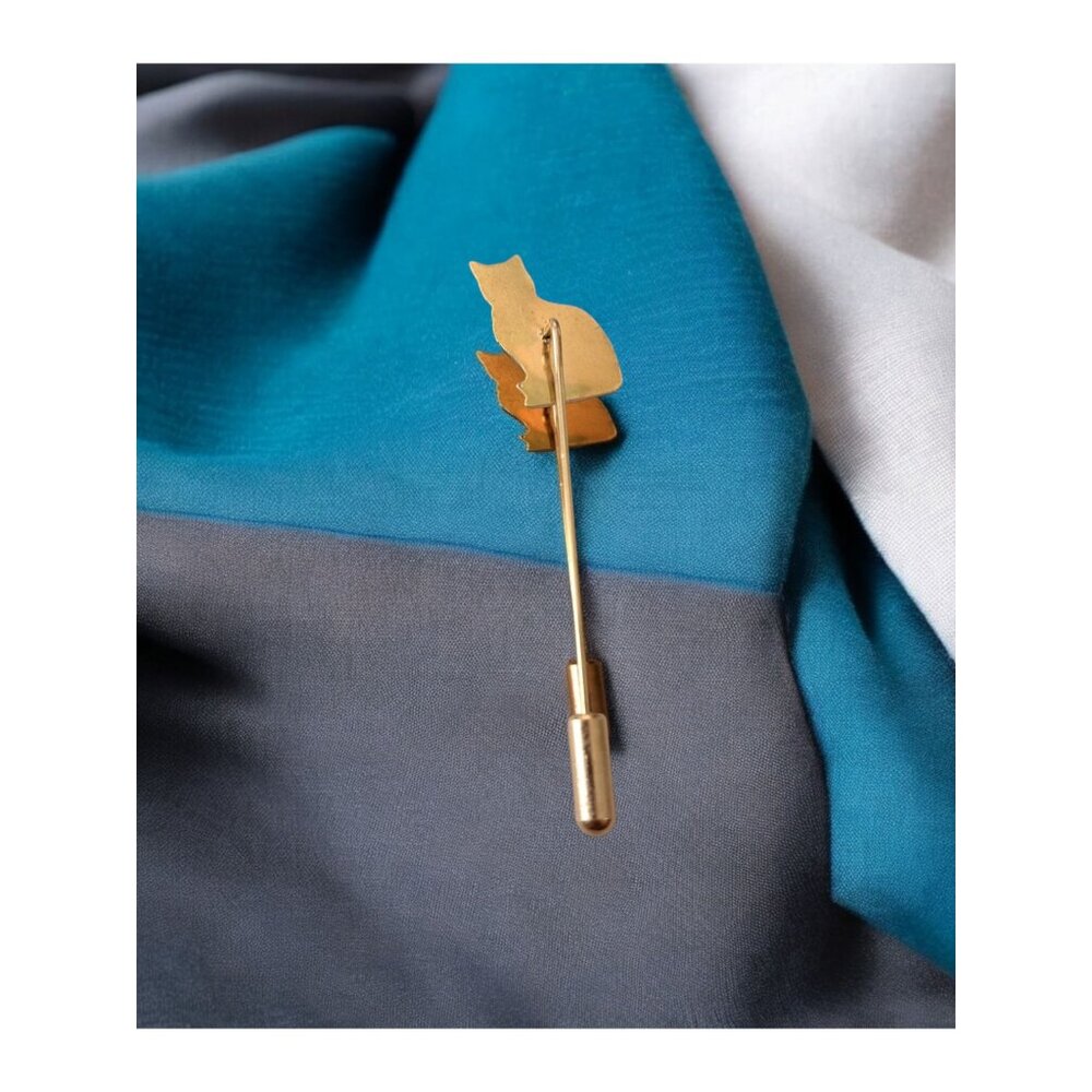 Elegant Gold Toned Cat Lapel Pin with Bow Detail - Picture 2 of 2